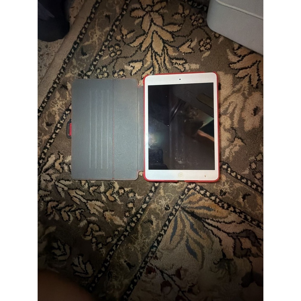 Apple First Generation iPad Mini Silver Tablet with Red Case Stand bundle
